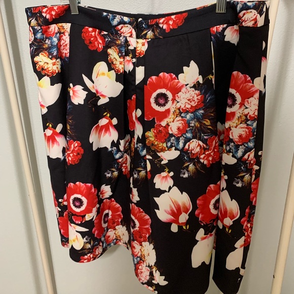 City Chic Flowered Skirt - Picture 1 of 5